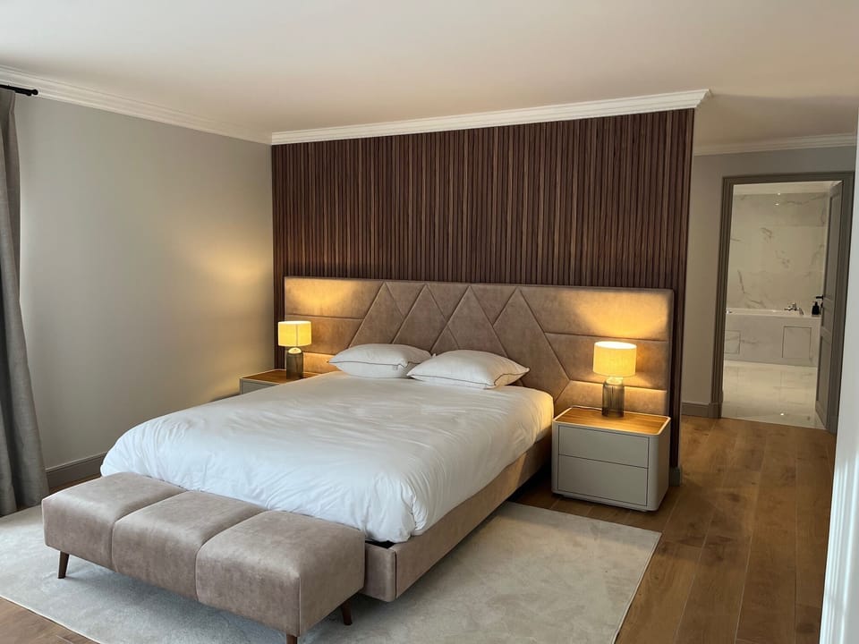 Luxury Double Room, Park View | Blackout drapes, soundproofing, iron/ironing board, free WiFi