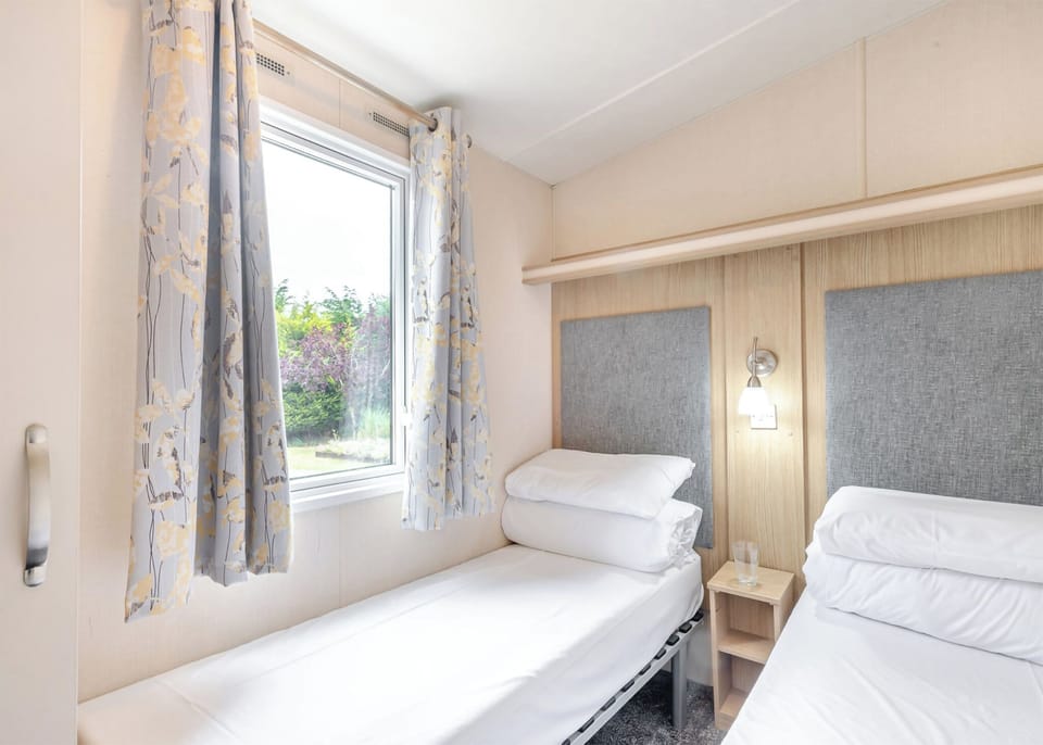 Bedroom, Bed, House