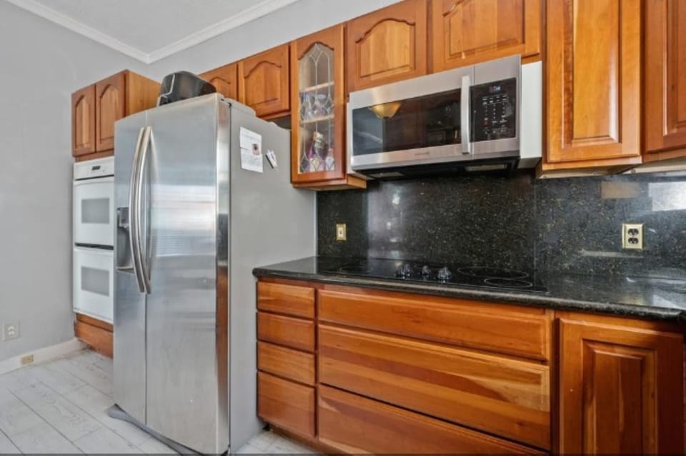 The kitchen is well equipped for an unforgettable getaway​