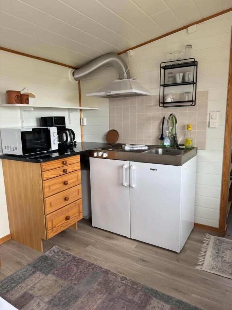 Bungalow, Patio | Private kitchen