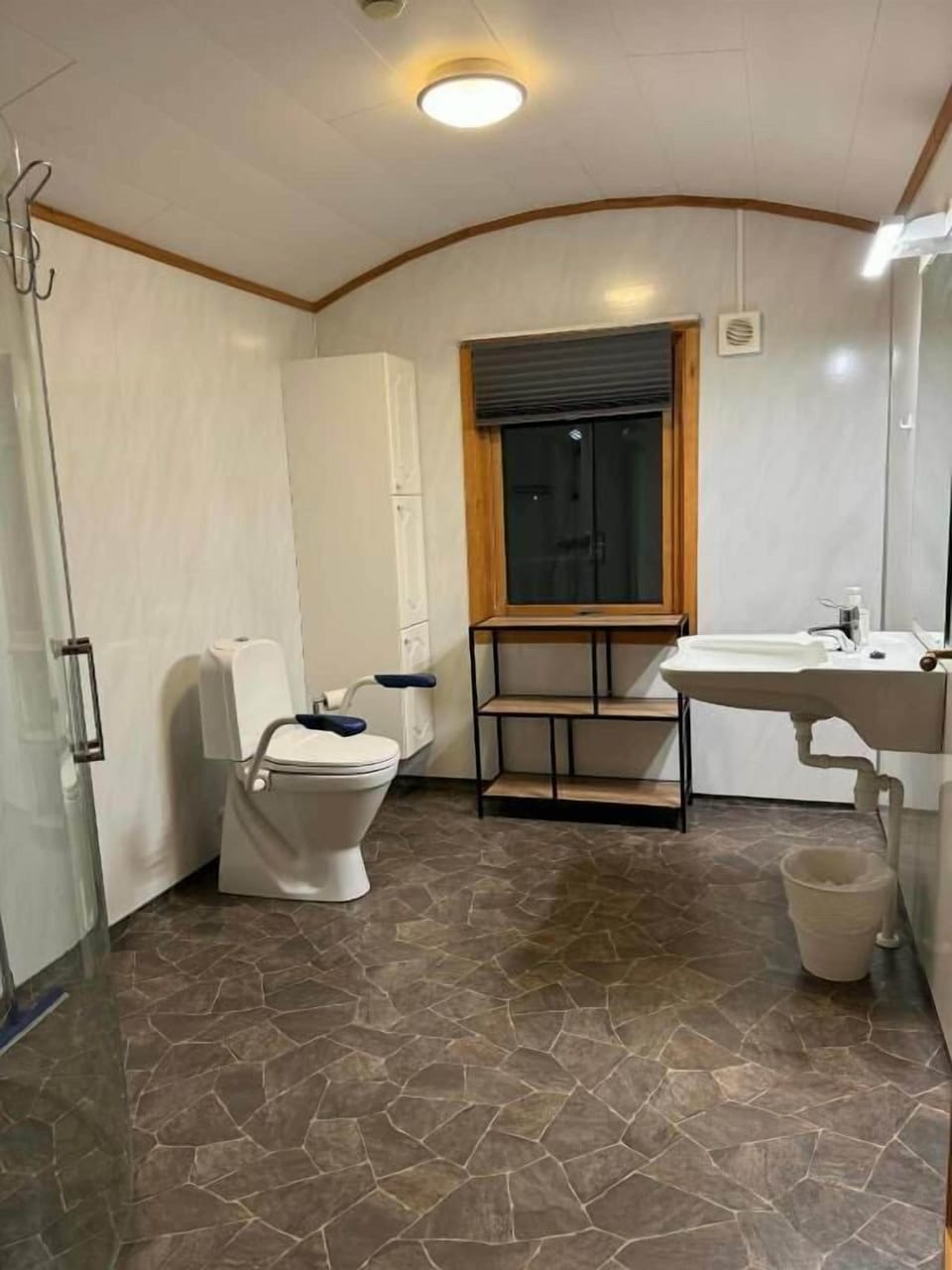 Twin Room | Bathroom
