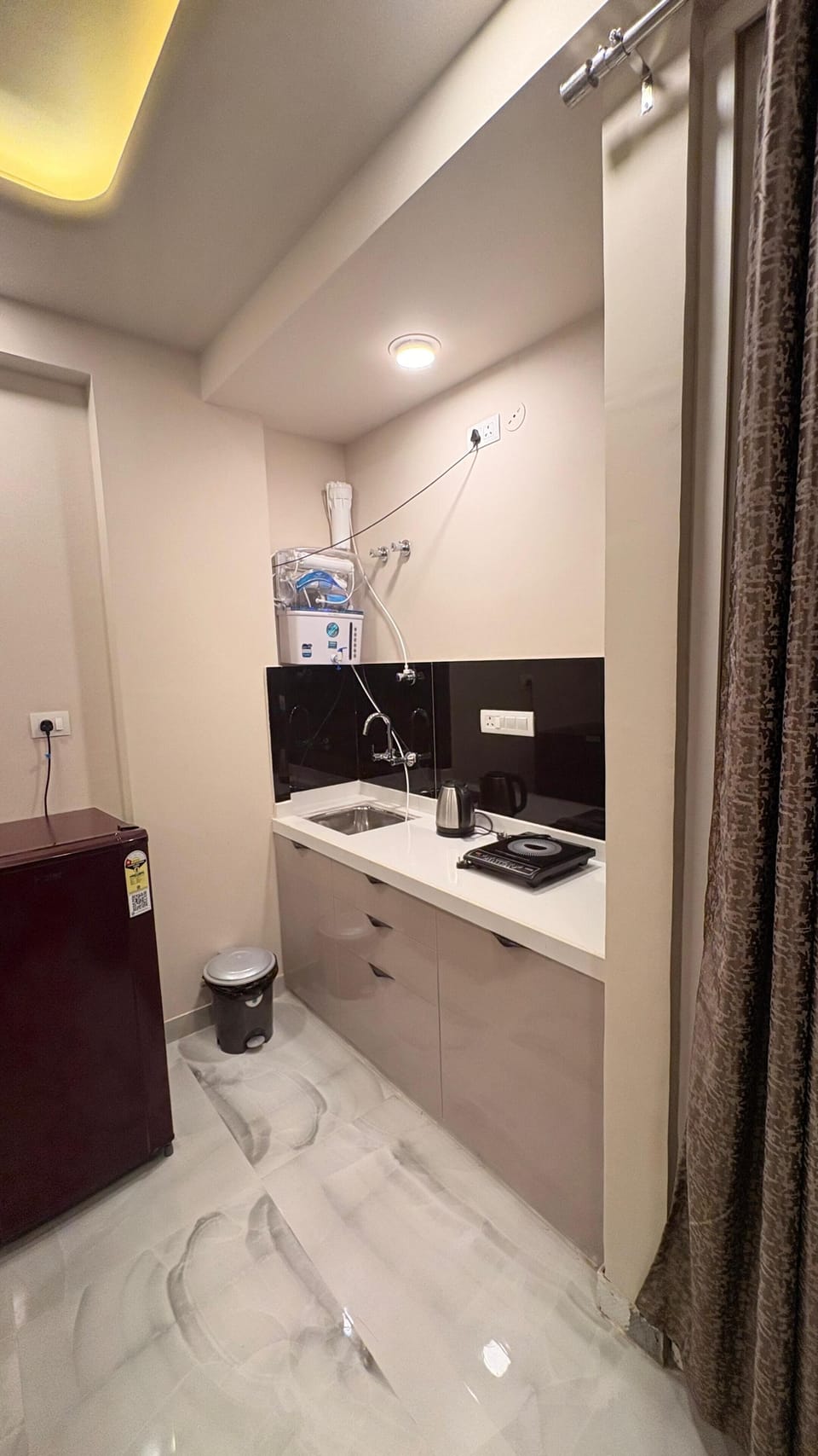 Shower, towels, soap, shampoo