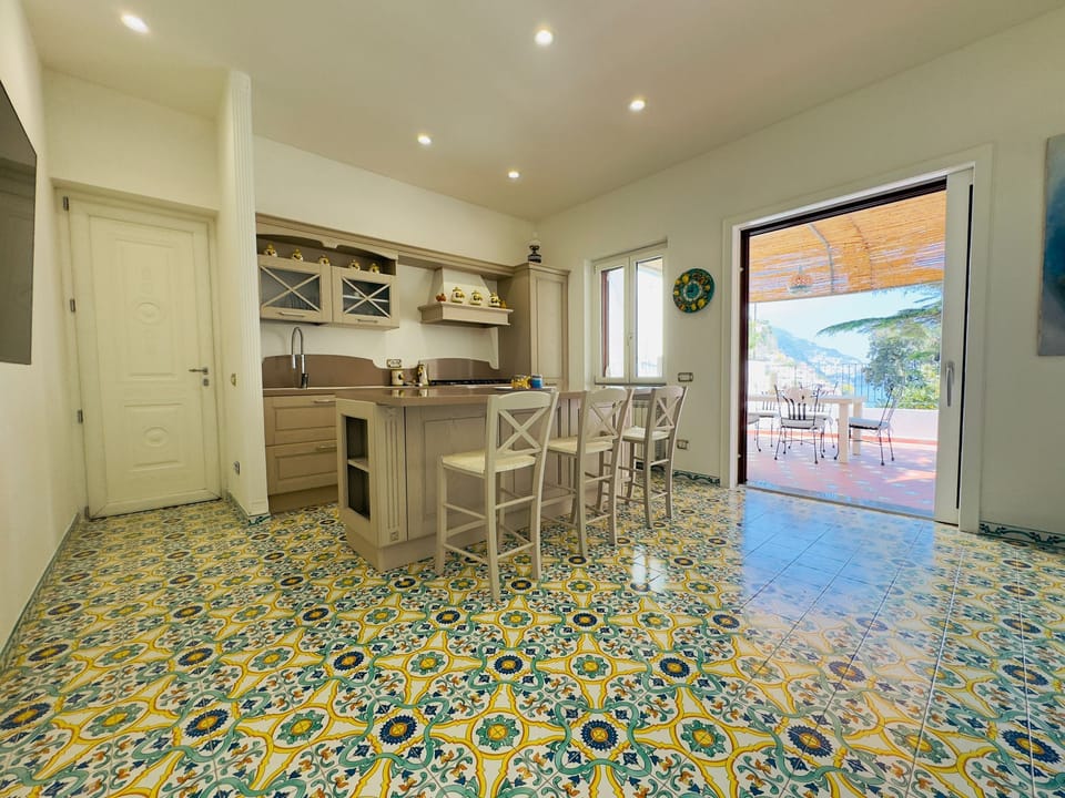 Luxury House, 2 Bedrooms, Roll-in Shower, Kitchen | Private kitchen