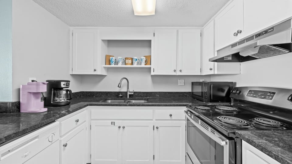 Island Sunrise 468 - Fully equipped kitchen with all essentials for your stay.