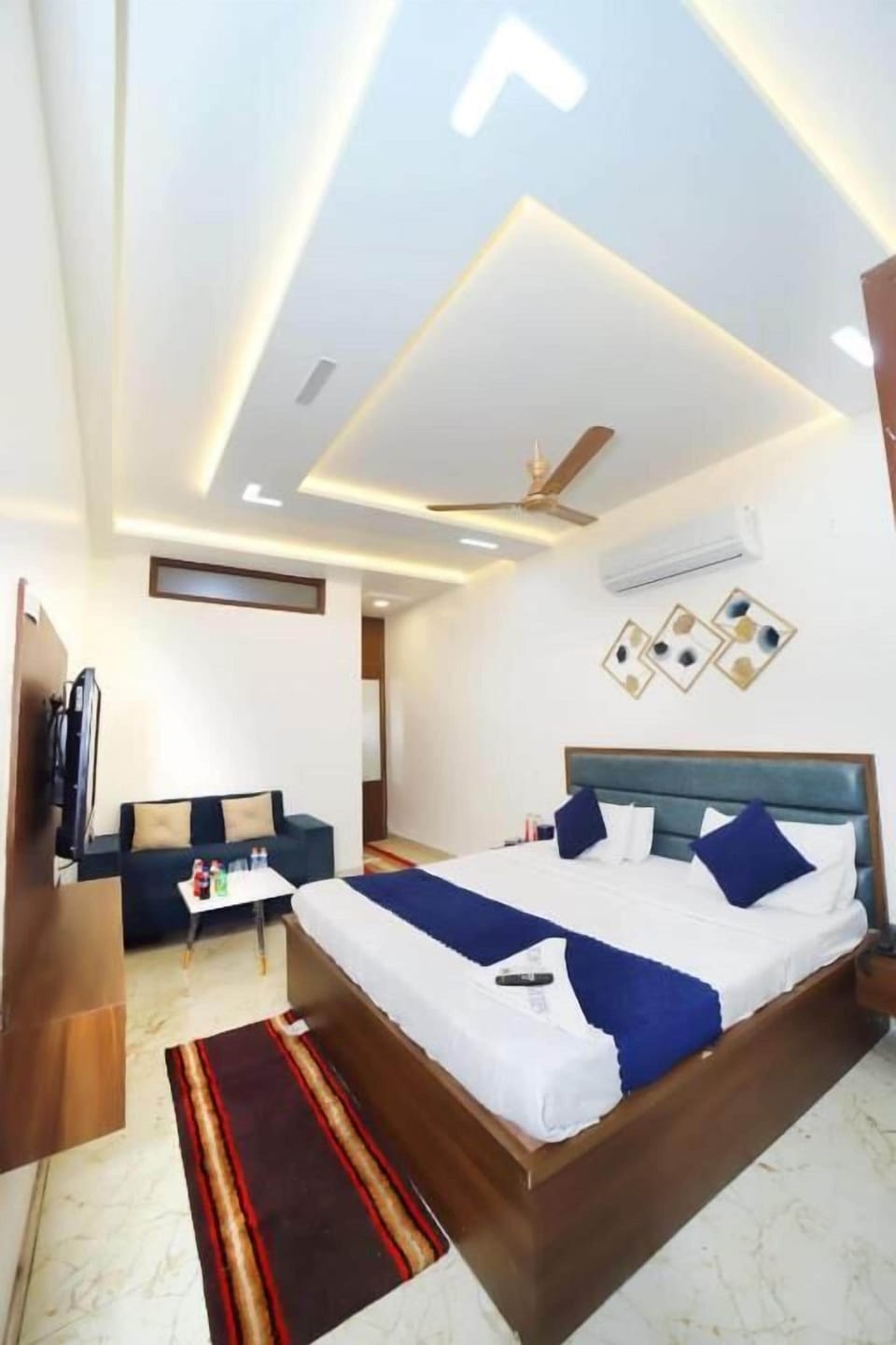 In-room safe, desk, iron/ironing board, free WiFi