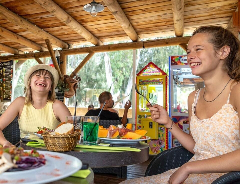 Mobile Home | Outdoor dining