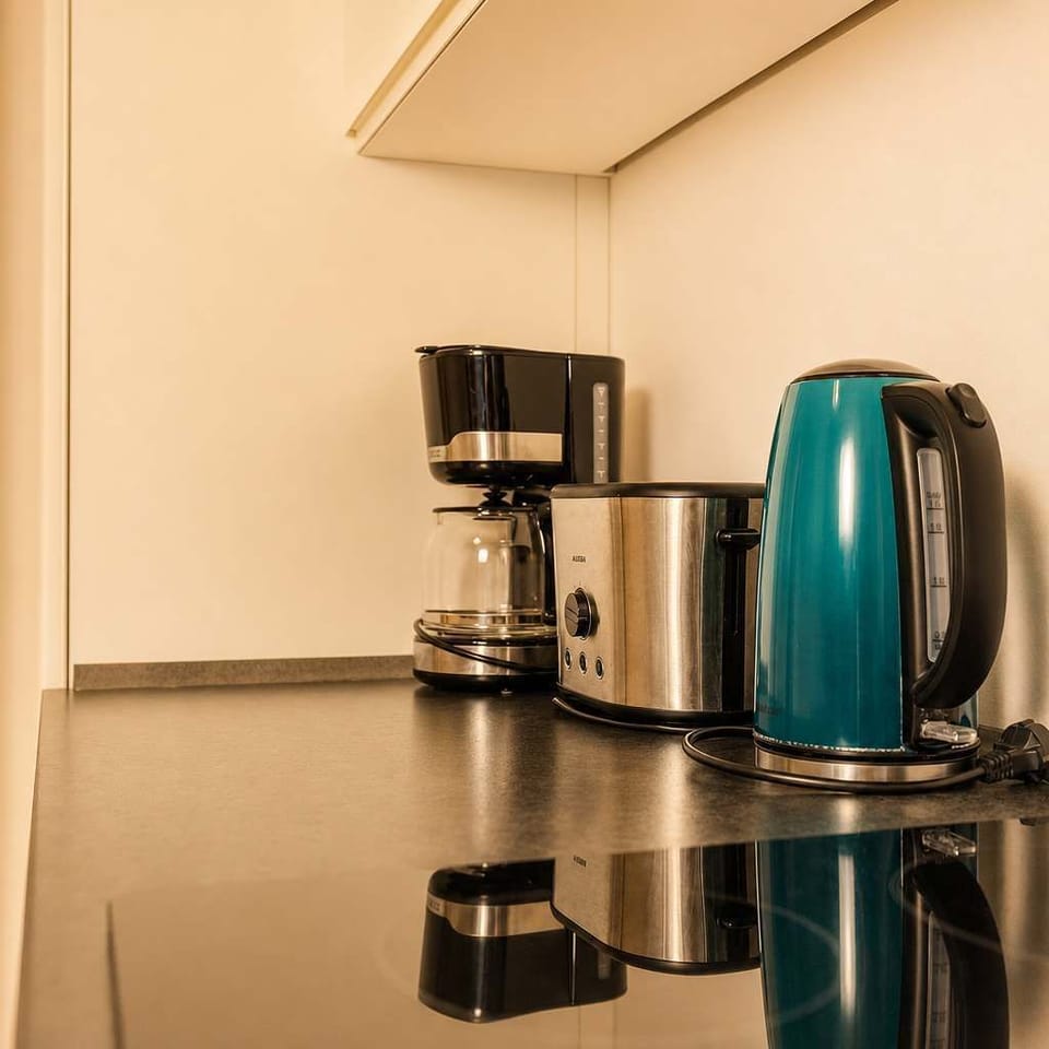 Küche – Kaffeemaschine und Küchenausstattung