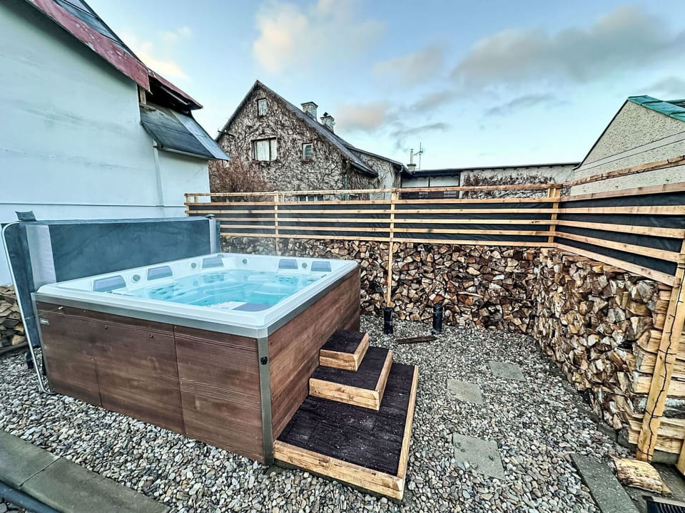 Composite Material, Swimming Pool, Winter, Jacuzzi, Bathtub, Snow, Freezing