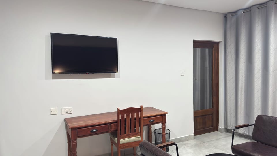 Deluxe Double Room, Private Bathroom | Interior