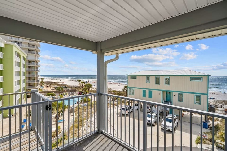 Expansive Balcony Views