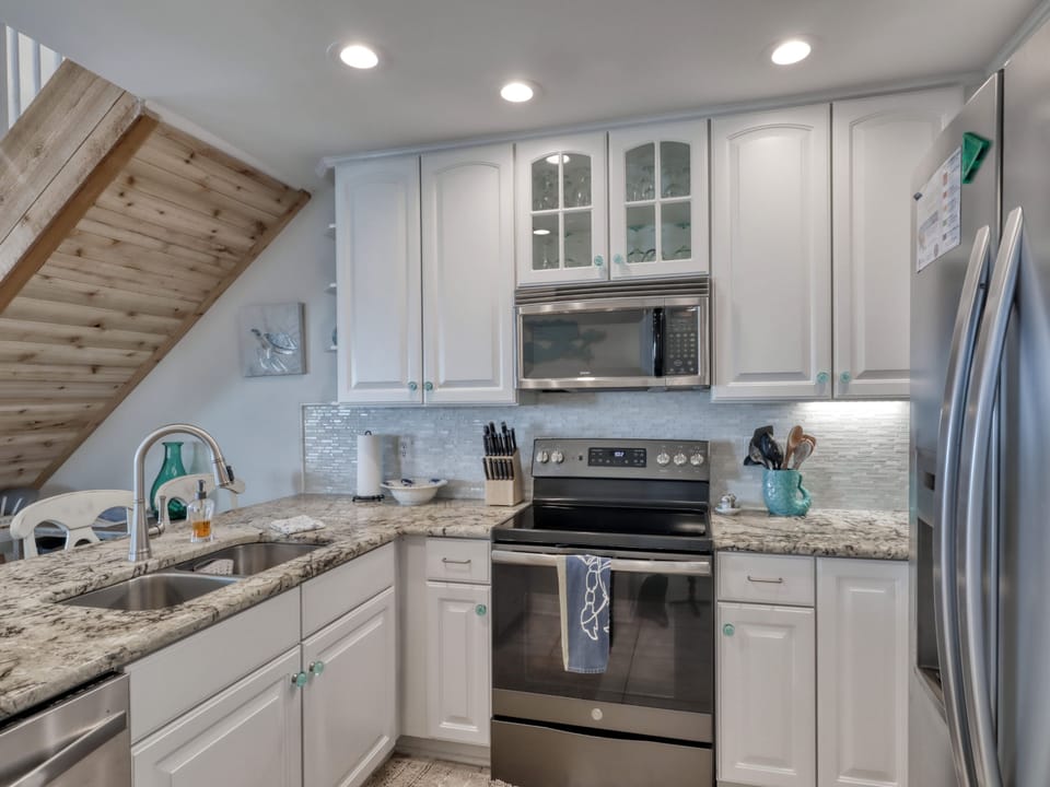 Kitchen - Fully Equipped + Stainless Steel Appliances