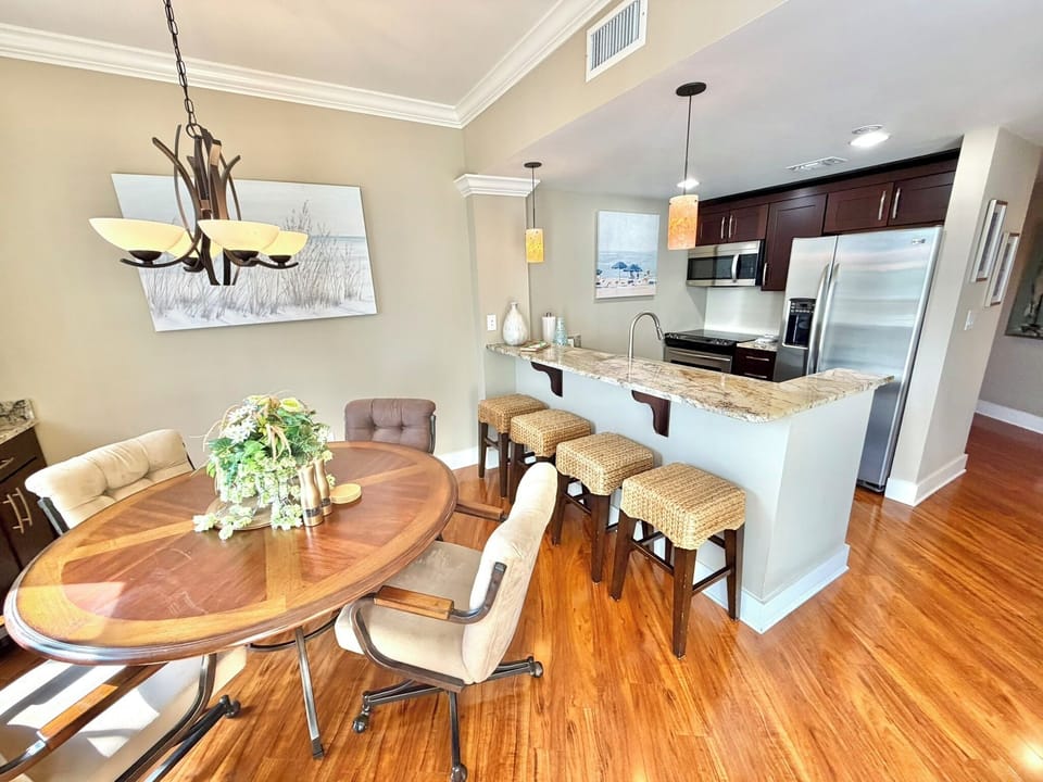 Dining area for 4+