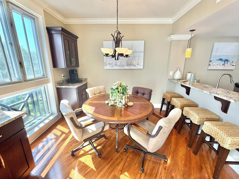 Dining area for 4+