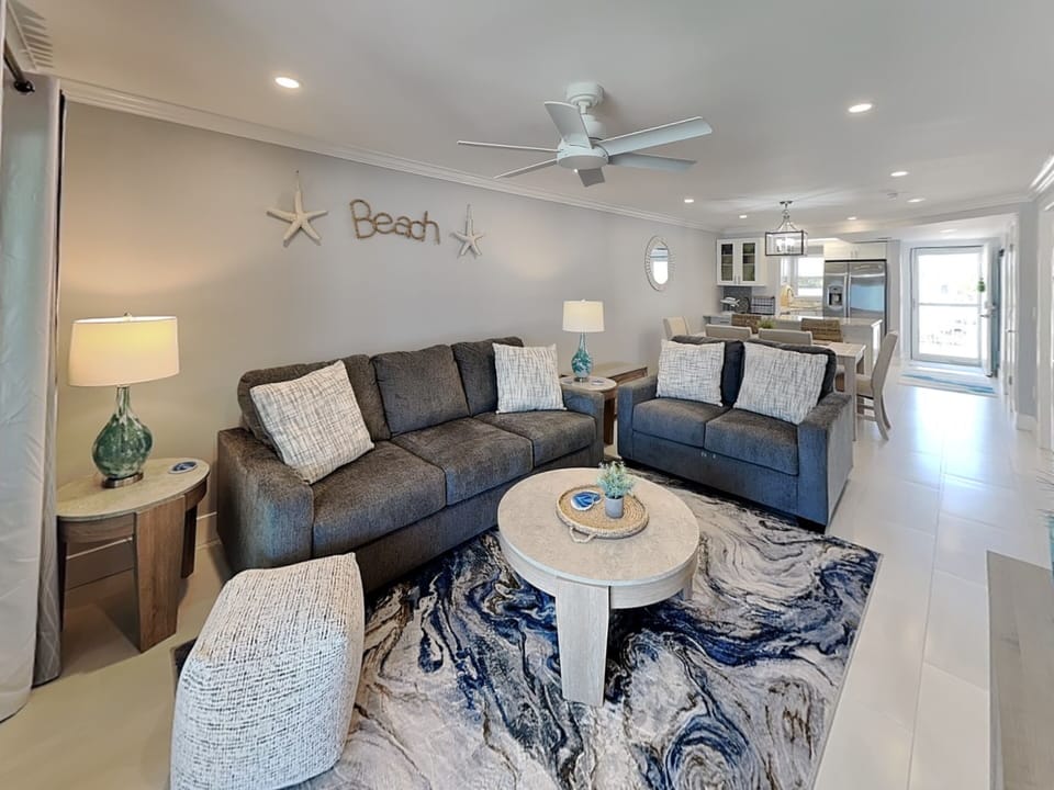 Living Room - Sleeper Sofa (Sleeps 2), Smart TV + Sweeping Gulf Views