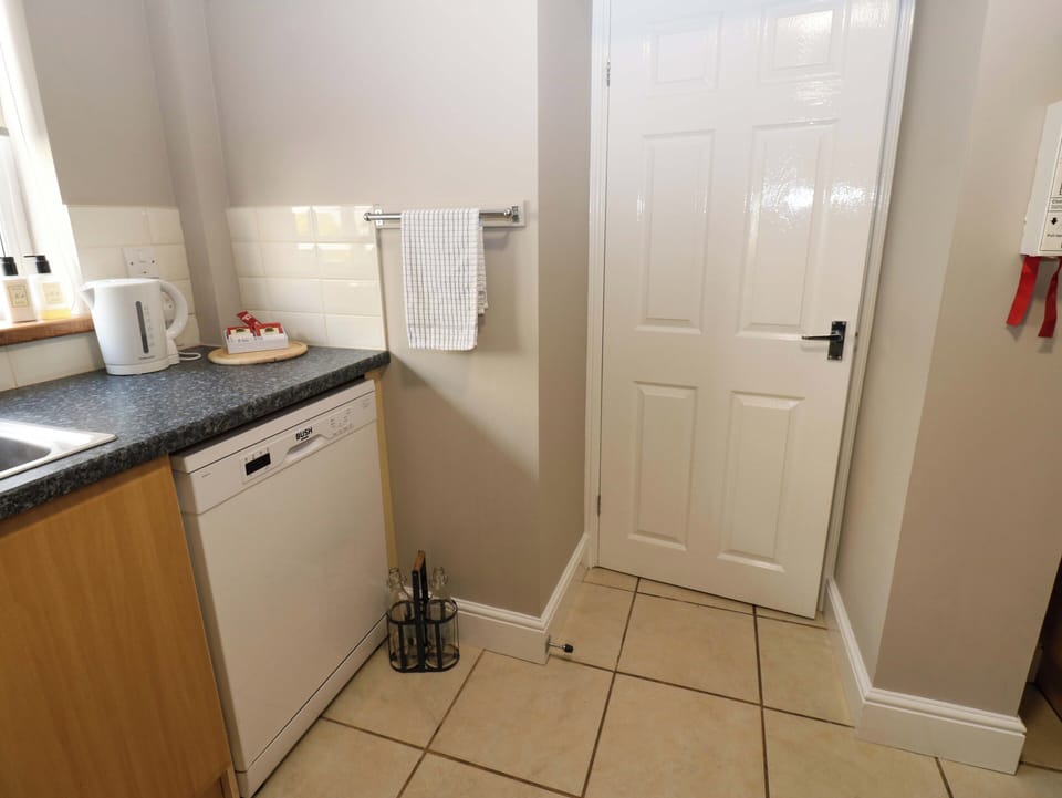Dishwasher, cookware/dishes/utensils