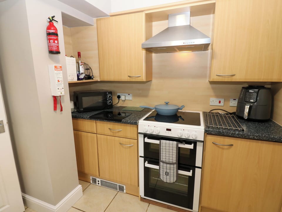 Dishwasher, cookware/dishes/utensils