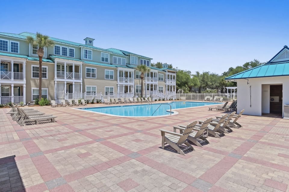 The Village ay Blue Mountain Community Pool-Take a dip!