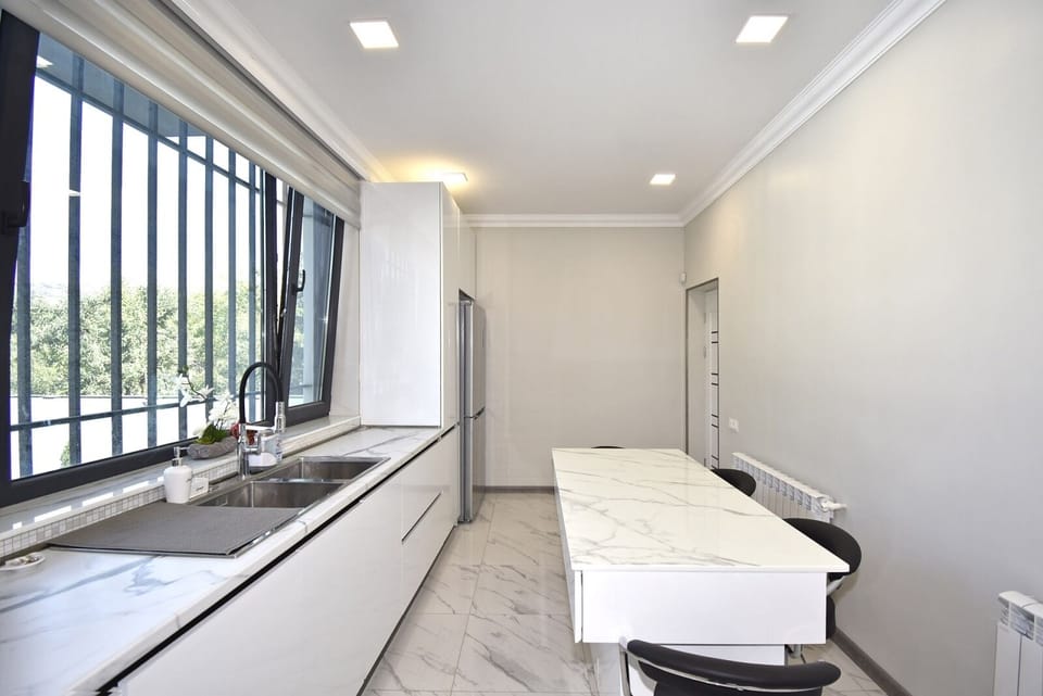 Luxury House, 4 Bedrooms | Private kitchen