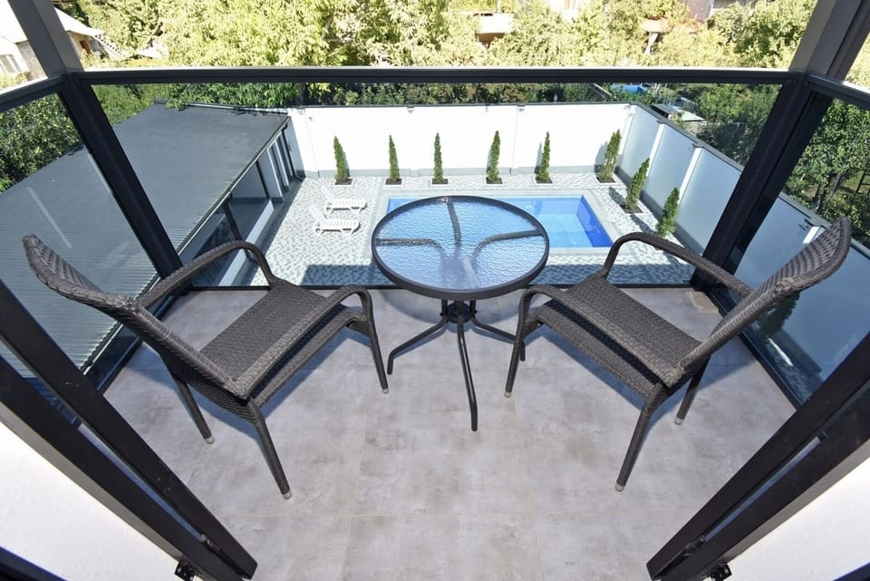 Luxury House, 4 Bedrooms | Outdoor dining