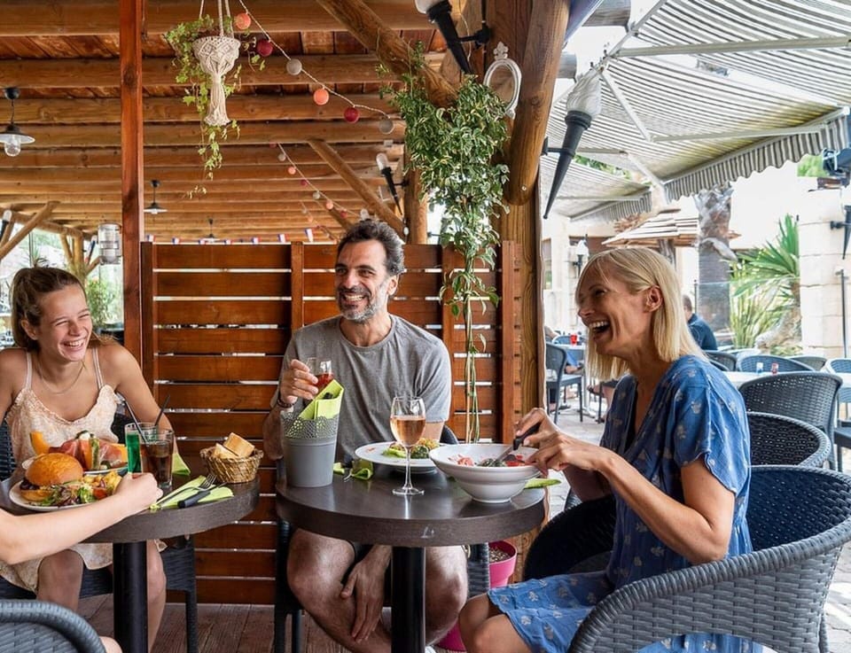 Mobile Home | Outdoor dining