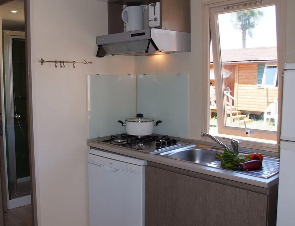 Mobile Home | Private kitchen