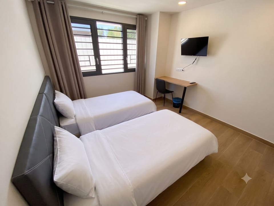 Twin Room | Premium bedding, down comforters, desk, laptop workspace