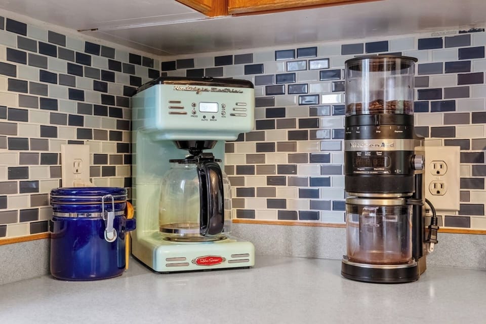 Full kitchen with a blender, rice cooker, crockpot/slow cooker, air fryer, drip coffee machine, ground coffee, tea, sugar and basic condiments (ketchup, mustard and relish.)