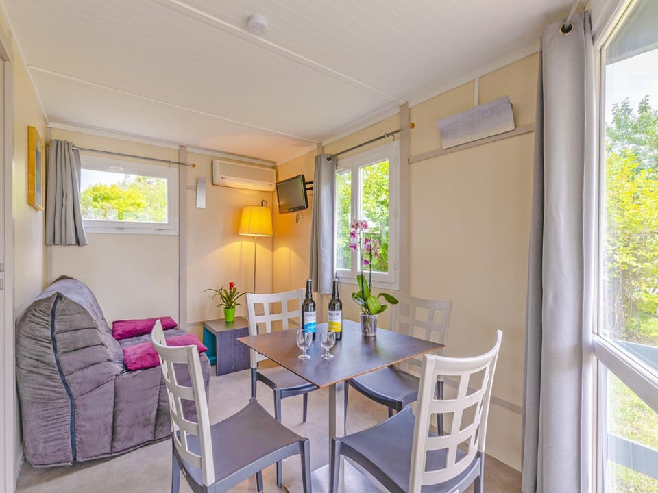 Cottage | Dining
