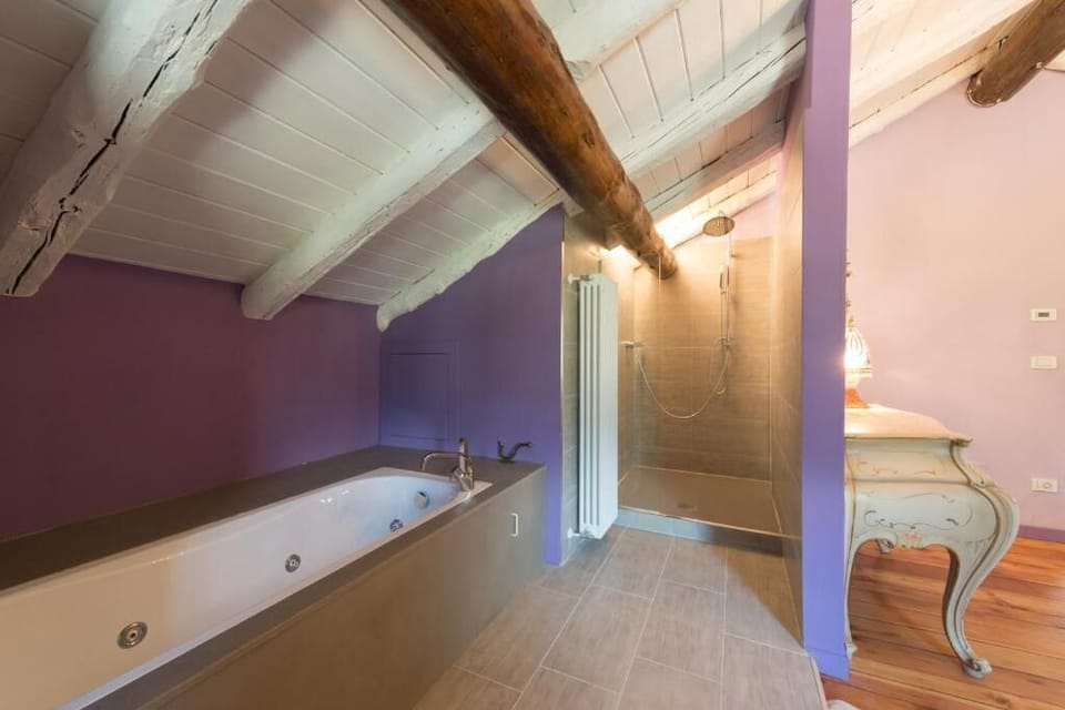 Luxury Suite, 1 Queen Bed, Private Bathroom, Mountain View | Bathroom