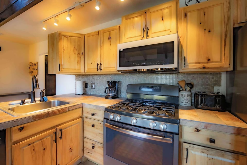Townhome, Multiple Beds, Balcony, Mountain View (Tramway Haus) | Private kitchen
