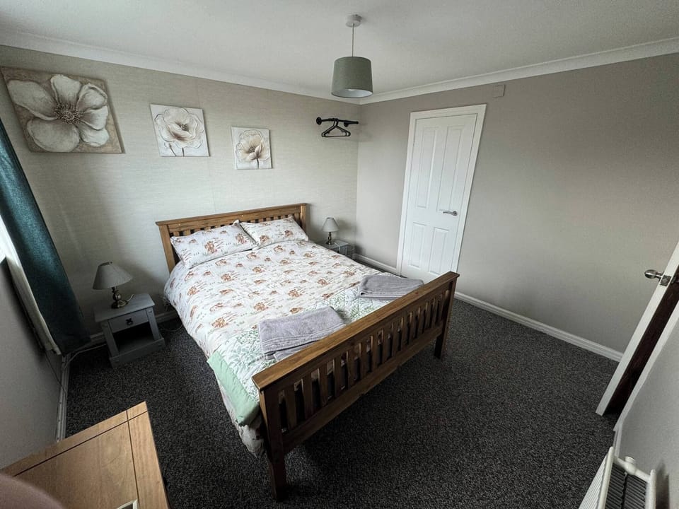 Spacious Luxury House Sleeps 8 Adults House in Wales