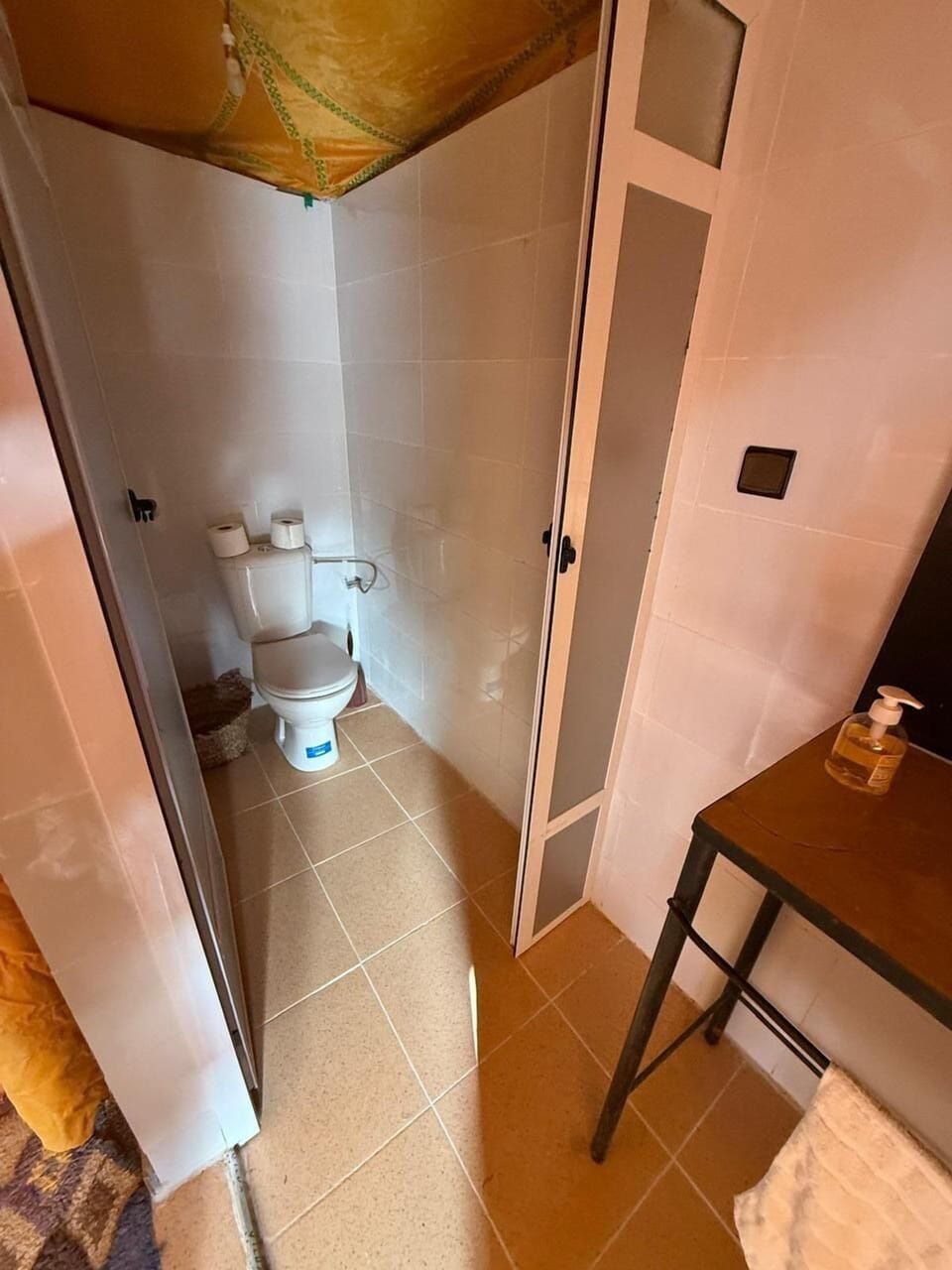 Separate tub and shower, towels, soap, shampoo