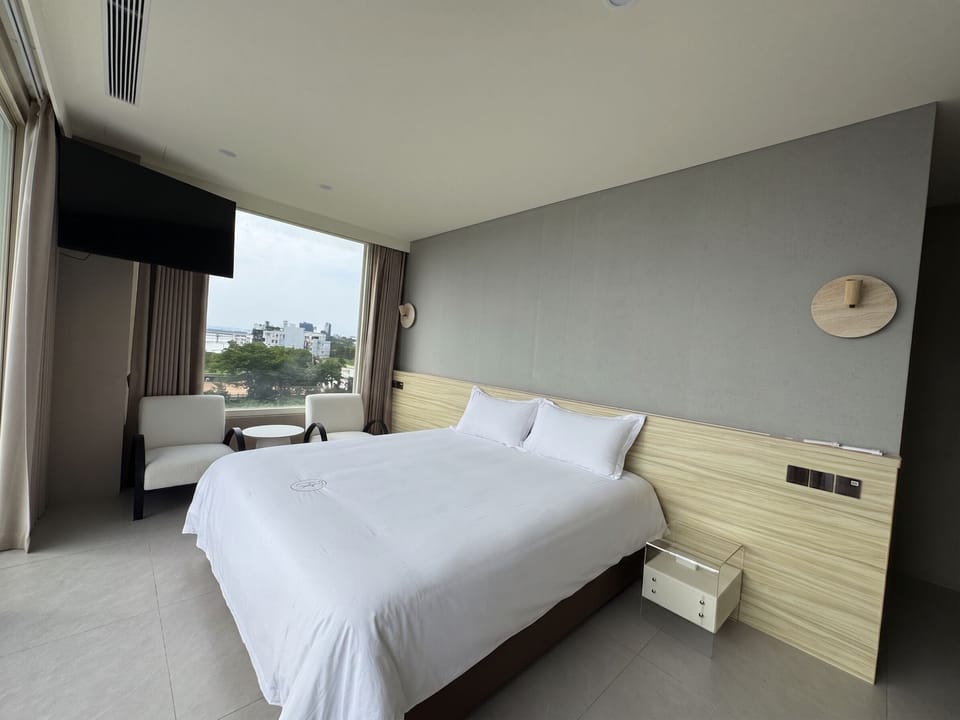 Luxury Double Room, Balcony, Bay View | Laptop workspace, free WiFi, bed sheets