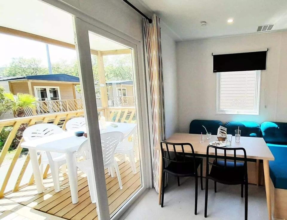 Mobile Home | Dining