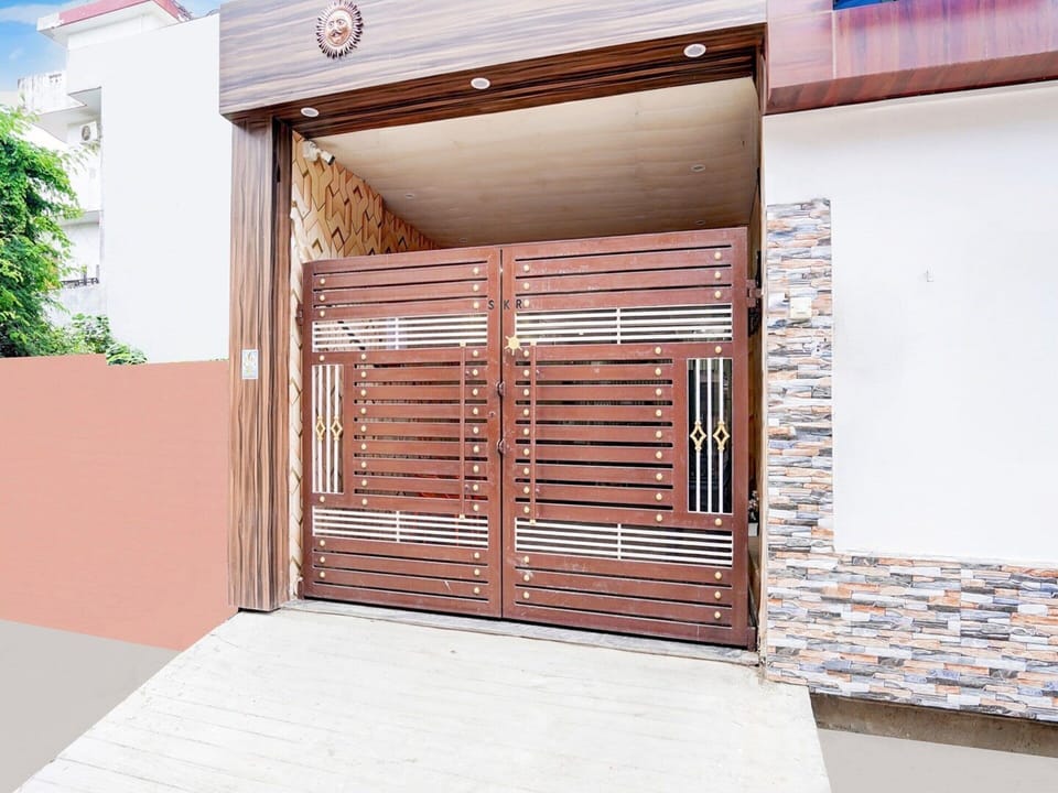 House | Reception