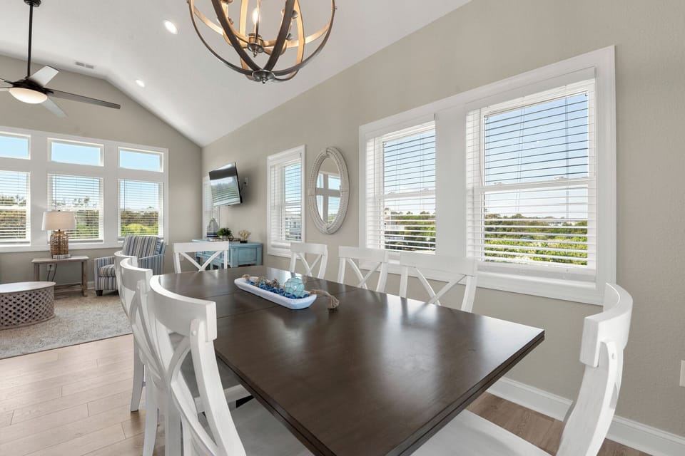 WH507: Wild Sea Horse | Top Level Dining Area