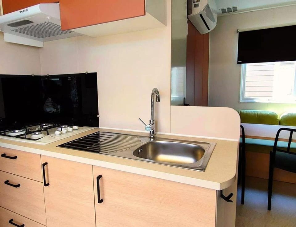Mobile Home | Private kitchen