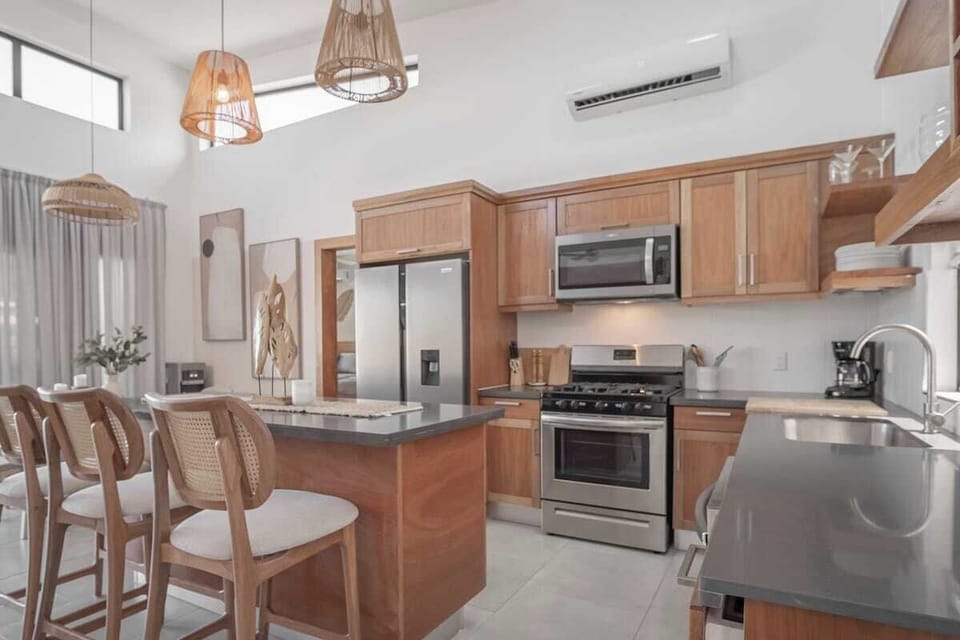 Beautiful kitchen equipped with all the necessary utensils.