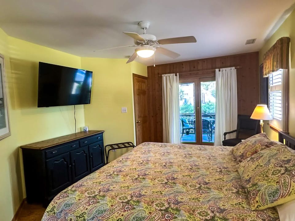 Queen Bedroom (alternate view)