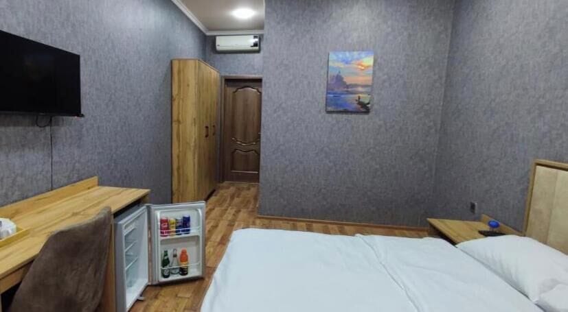 In-room safe, desk, laptop workspace, WiFi (free)