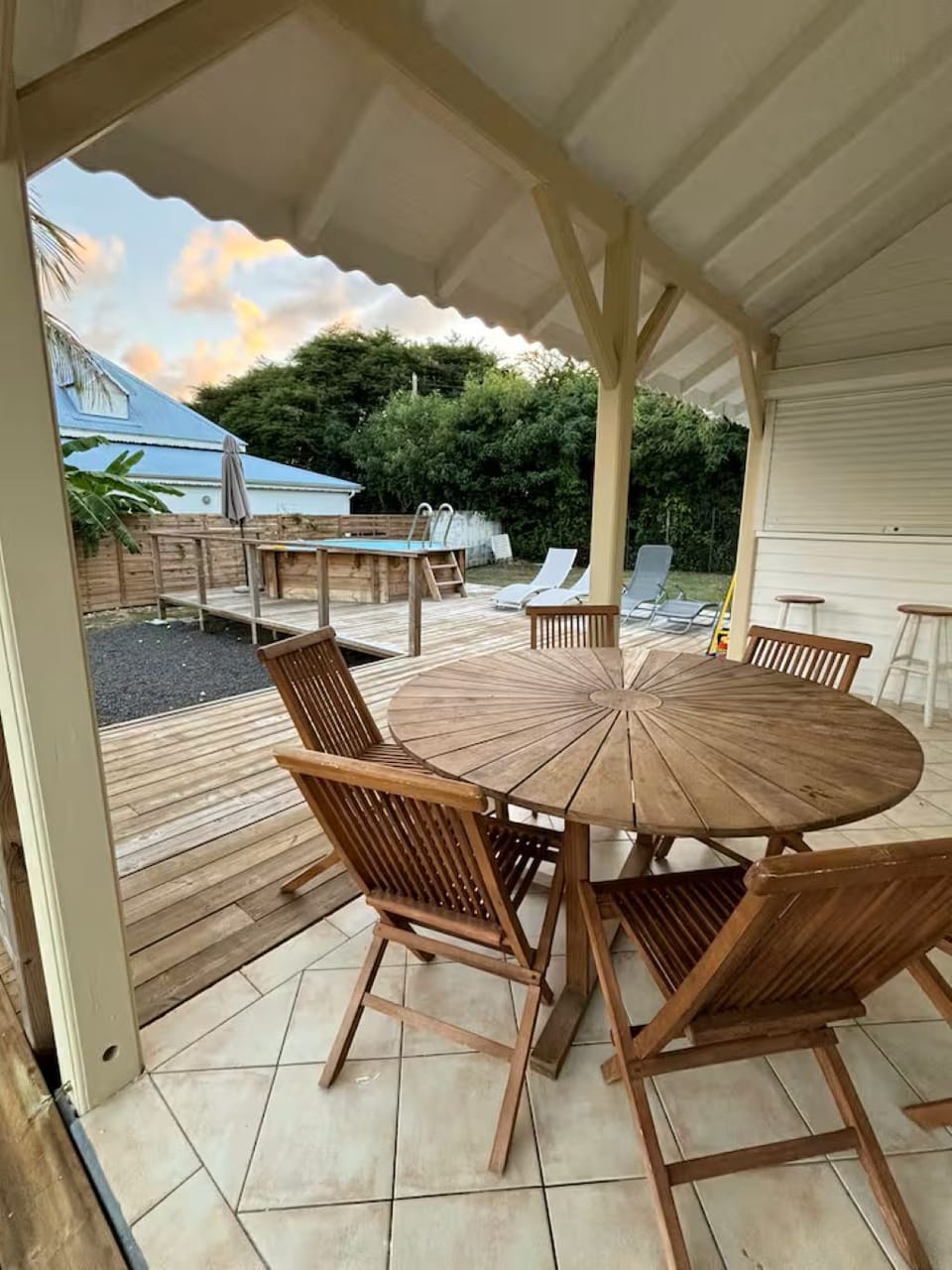 Outdoor dining