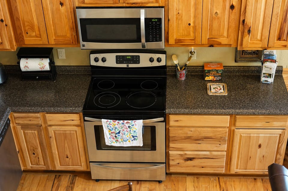 Fully Equipped Kitchen | Full-Size Oven, Stovetop & Essentials