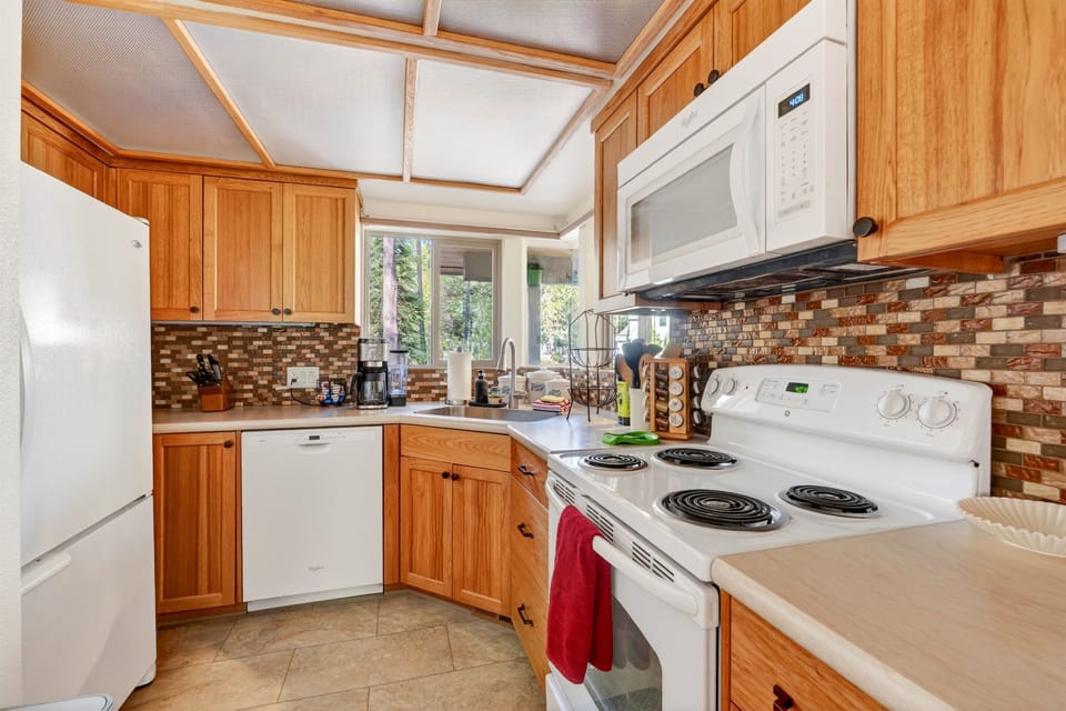 The kitchen is fully stocked and ready for anything from quick breakfasts to family meals, featuring a Ninja Dual Brew coffee maker for both single-serve and full pot convenience.
