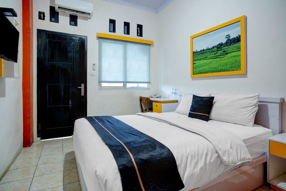 Standard Double Room | Premium bedding, desk, WiFi (free), bed sheets
