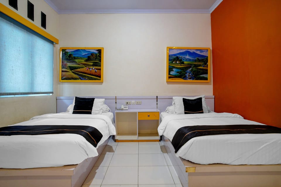 Deluxe Twin Room | Premium bedding, desk, WiFi (free), bed sheets