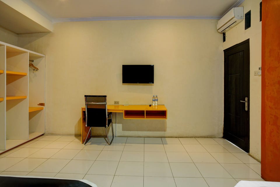 Deluxe Twin Room | Premium bedding, desk, WiFi (free), bed sheets