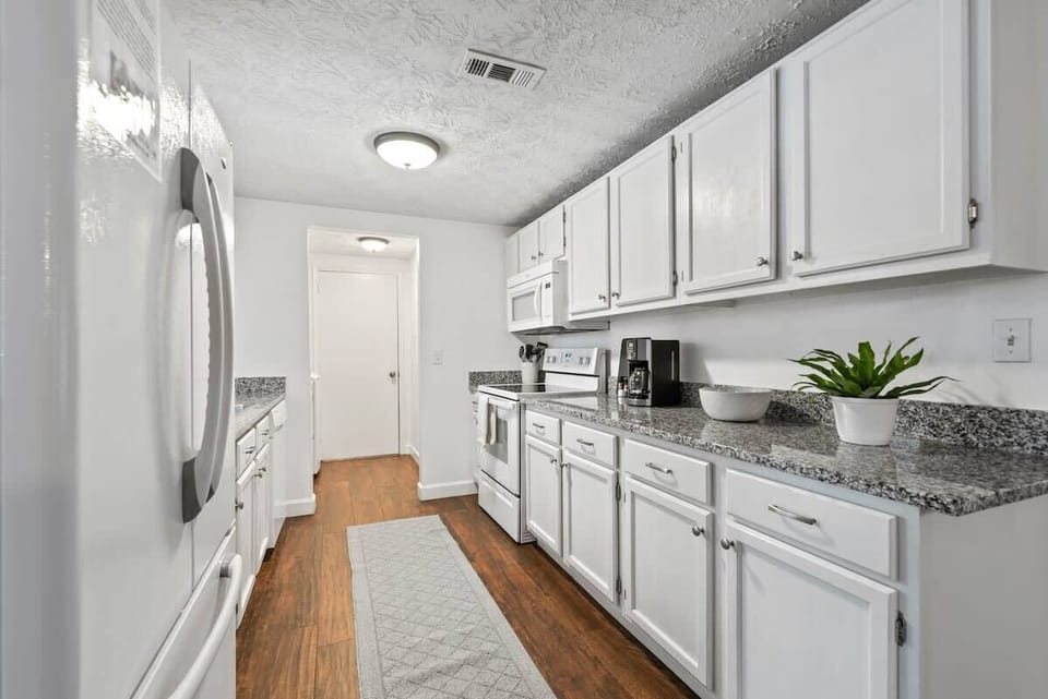 Well equipped kitchen for easy meals at home