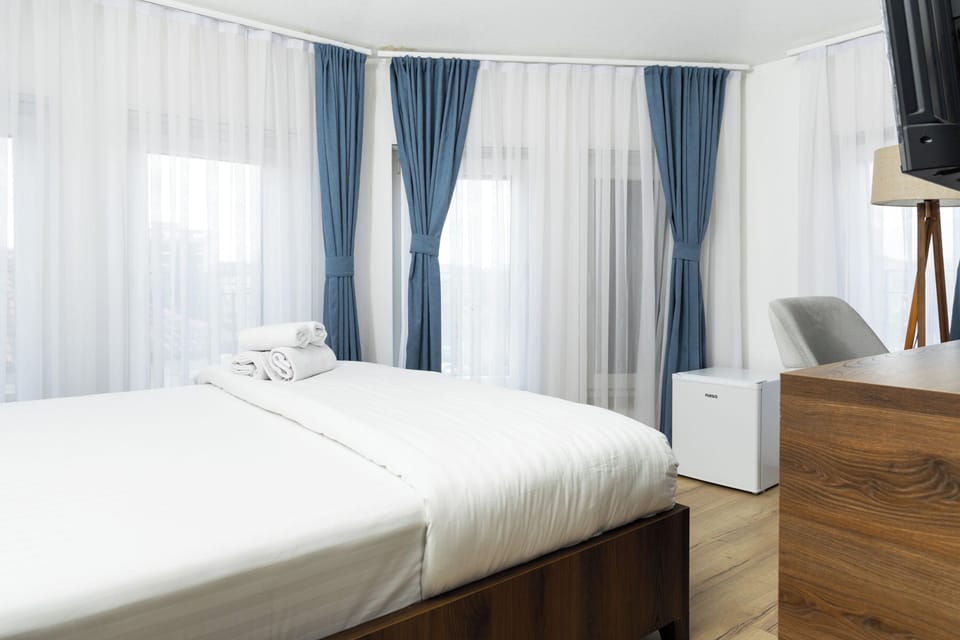 Deluxe Double Room, City View | Desk, laptop workspace, free WiFi