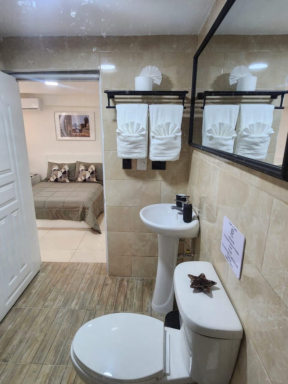 Superior Double Room | Bathroom | Towels, soap, shampoo, toilet paper