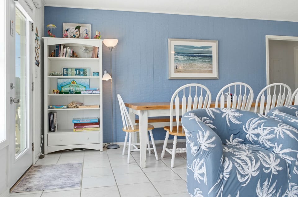 Bright Dining Table Area